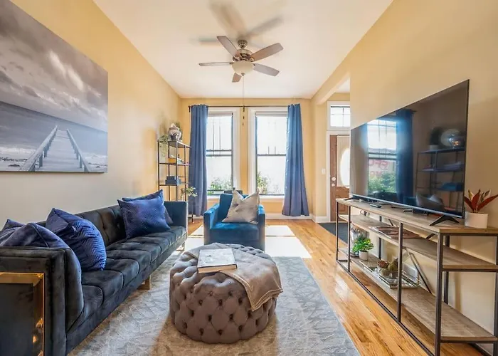 Lovely 2 Bed 3 Miles From Dt W Free Parking * Chicago
