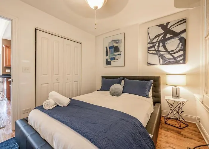 Lovely 2 Bed 3 Miles From Dt W Free Parking * Chicago