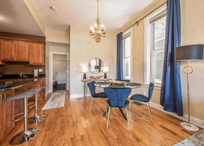 Lovely 2 Bed 3 Miles From Dt W Free Parking Apartment Chicago